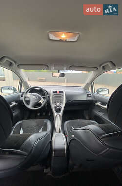 Хэтчбек Toyota Auris 2009 в 