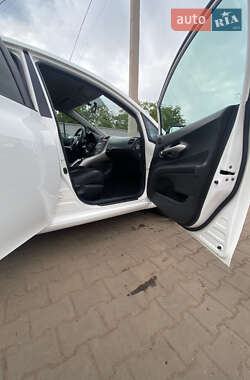 Хэтчбек Toyota Auris 2009 в 