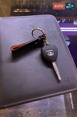 Хэтчбек Toyota Auris 2009 в 