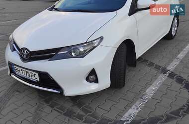 Хэтчбек Toyota Auris 2013 в Чернигове