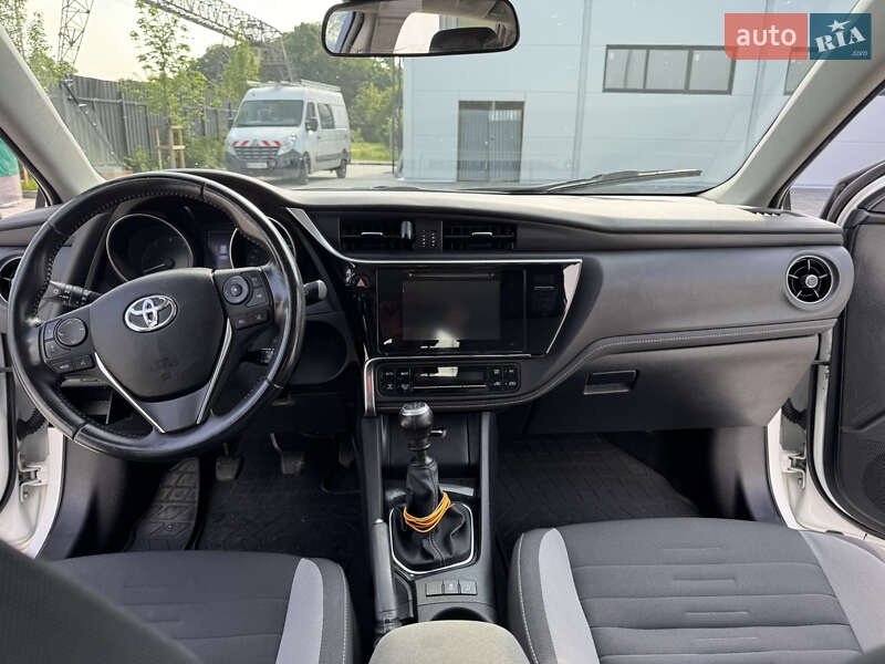 Универсал Toyota Auris 2016 в Львове
