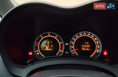 Хэтчбек Toyota Auris 2011 в 
