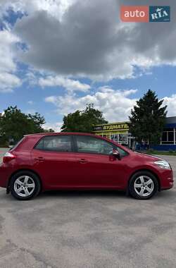 Хетчбек Toyota Auris 2011 в 