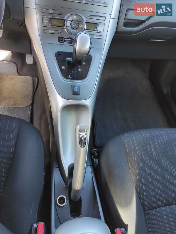 Хетчбек Toyota Auris 2008 в Тисмениці