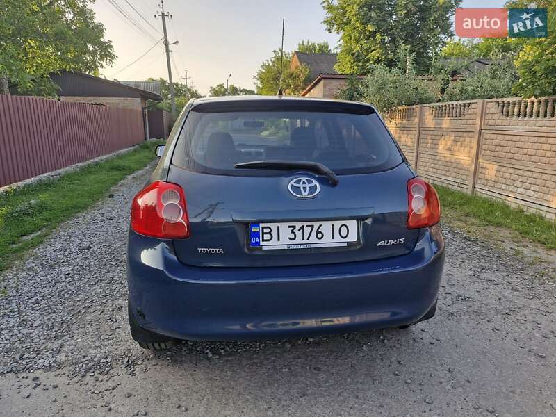 Хэтчбек Toyota Auris 2008 в Миргороде