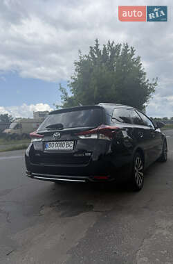 Универсал Toyota Auris 2015 в 