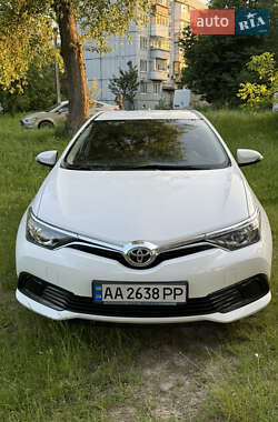 Универсал Toyota Auris 2015 в 