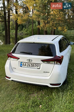 Универсал Toyota Auris 2015 в 