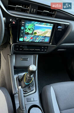 Универсал Toyota Auris 2015 в 