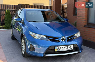 Хэтчбек Toyota Auris 2013 в 