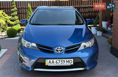 Хэтчбек Toyota Auris 2013 в 