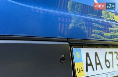Хэтчбек Toyota Auris 2013 в 
