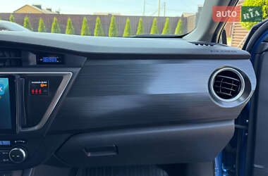 Хэтчбек Toyota Auris 2013 в 