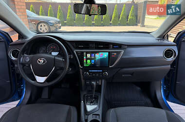 Хэтчбек Toyota Auris 2013 в 