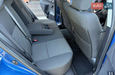 Хэтчбек Toyota Auris 2013 в 