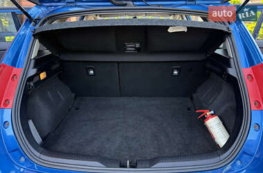 Хэтчбек Toyota Auris 2013 в 