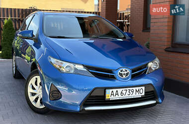Хэтчбек Toyota Auris 2013 в 