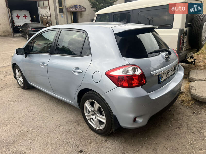 Хэтчбек Toyota Auris 2010 в Ивано-Франковске