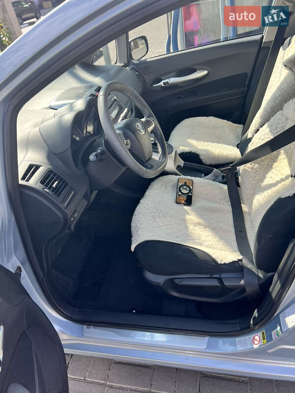 Хэтчбек Toyota Auris 2010 в Ивано-Франковске