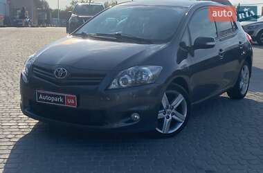 Хэтчбек Toyota Auris 2010 в Львове