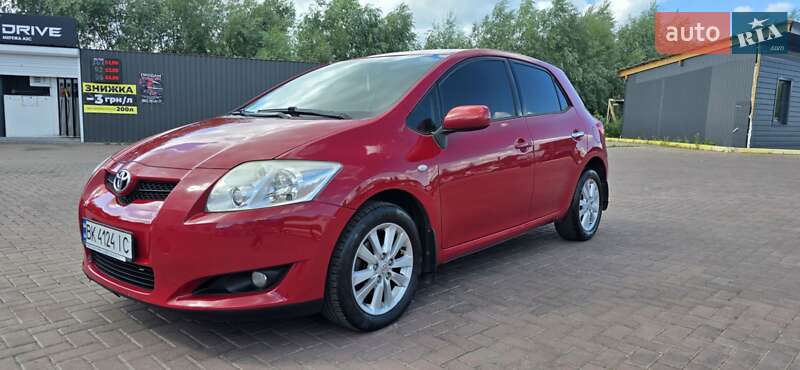 Хэтчбек Toyota Auris 2008 в Ровно