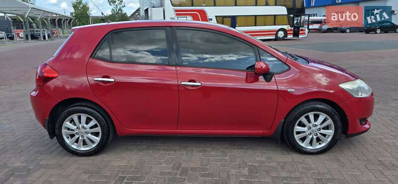 Хэтчбек Toyota Auris 2008 в Ровно