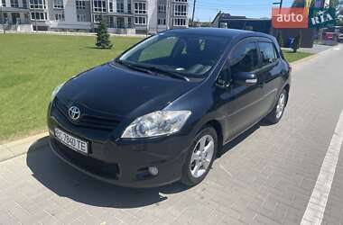 Хэтчбек Toyota Auris 2012 в Львове