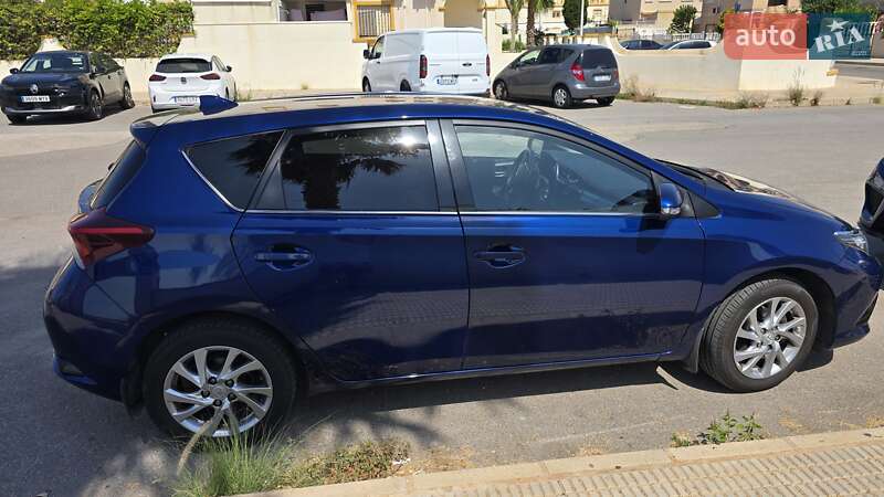 Хэтчбек Toyota Auris 2015 в Киеве