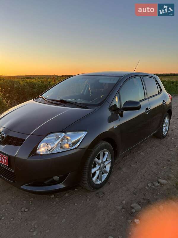 Хэтчбек Toyota Auris 2007 в Самборе