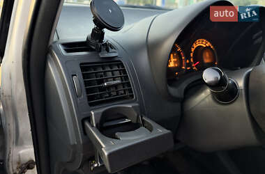 Хэтчбек Toyota Auris 2007 в 