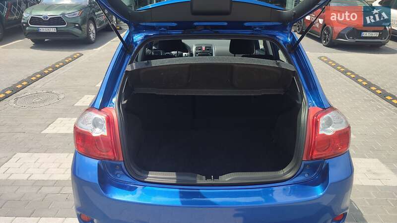 Хэтчбек Toyota Auris 2010 в Киеве