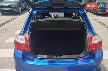 Хэтчбек Toyota Auris 2010 в 