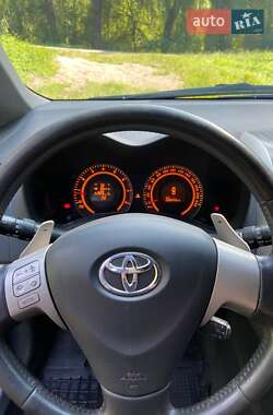 Хэтчбек Toyota Auris 2007 в 