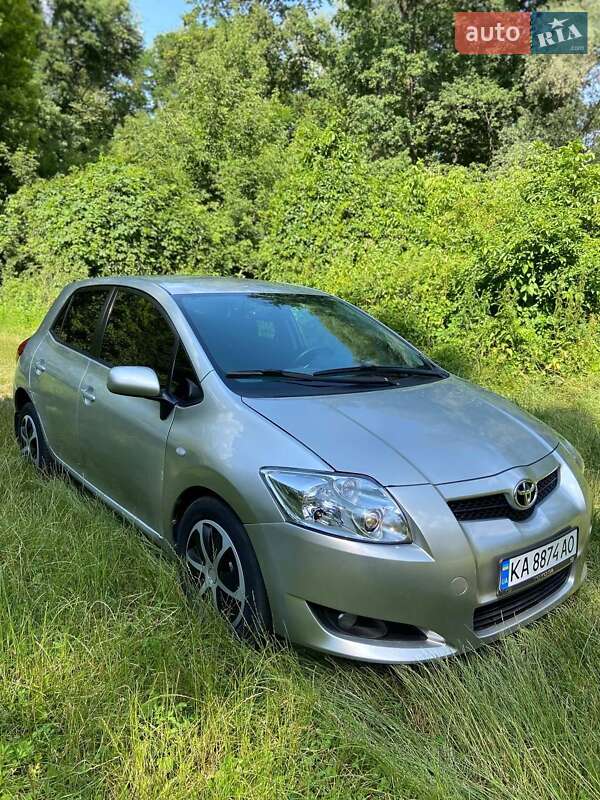 Хэтчбек Toyota Auris 2007 в Тростянце