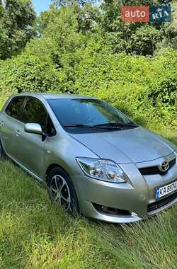 Хэтчбек Toyota Auris 2007 в 
