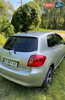 Хэтчбек Toyota Auris 2007 в 