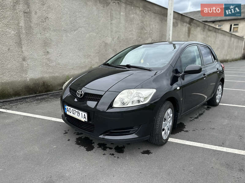 Хетчбек Toyota Auris 2008 в Ужгороді