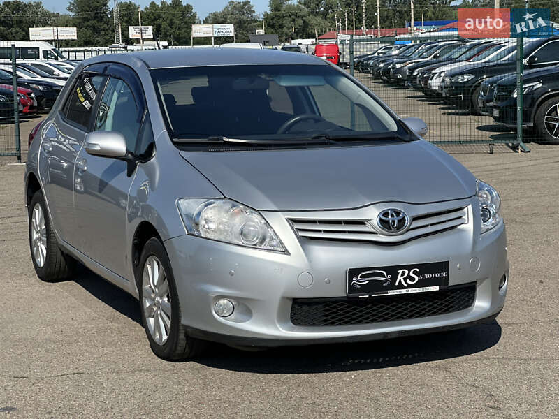 Хэтчбек Toyota Auris 2012 в Киеве