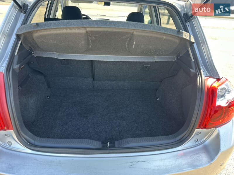 Хэтчбек Toyota Auris 2012 в Киеве