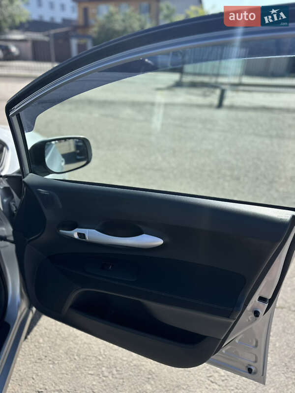 Хэтчбек Toyota Auris 2012 в Киеве