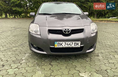 Хэтчбек Toyota Auris 2007 в Дубно