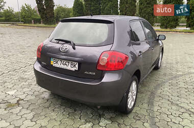 Хэтчбек Toyota Auris 2007 в 
