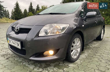 Хэтчбек Toyota Auris 2007 в 