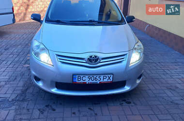 Хэтчбек Toyota Auris 2012 в Шептицькому