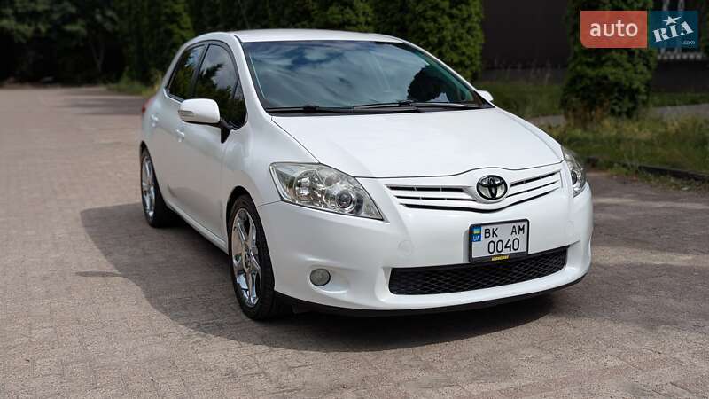 Хэтчбек Toyota Auris 2011 в Ровно