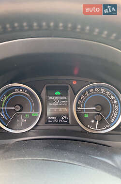 Хэтчбек Toyota Auris 2013 в 