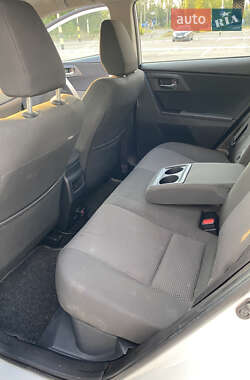 Хэтчбек Toyota Auris 2013 в 