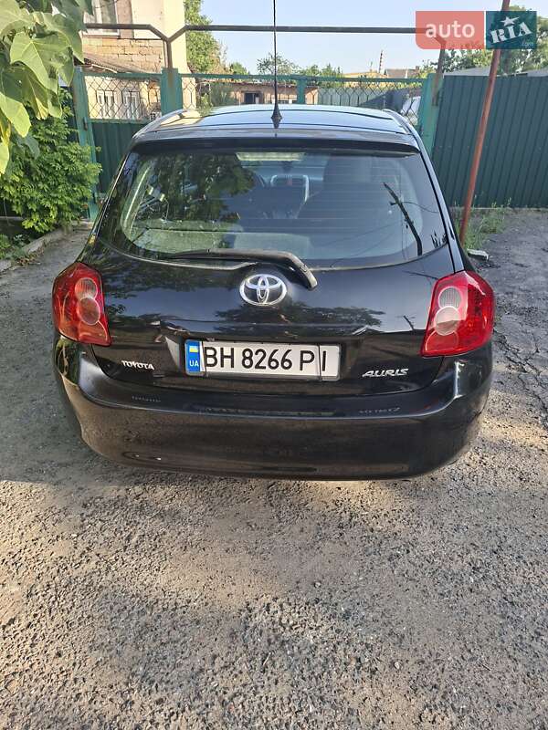 Хэтчбек Toyota Auris 2008 в 