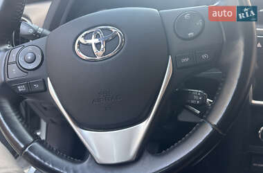 Хэтчбек Toyota Auris 2012 в 