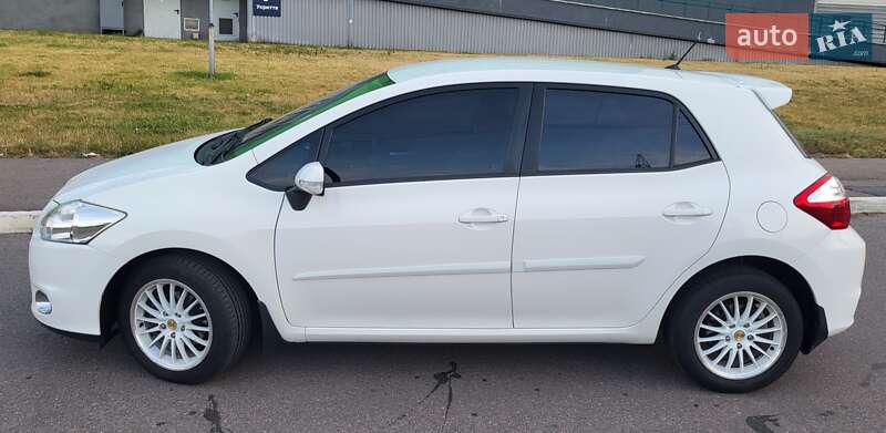 Хэтчбек Toyota Auris 2011 в Киеве